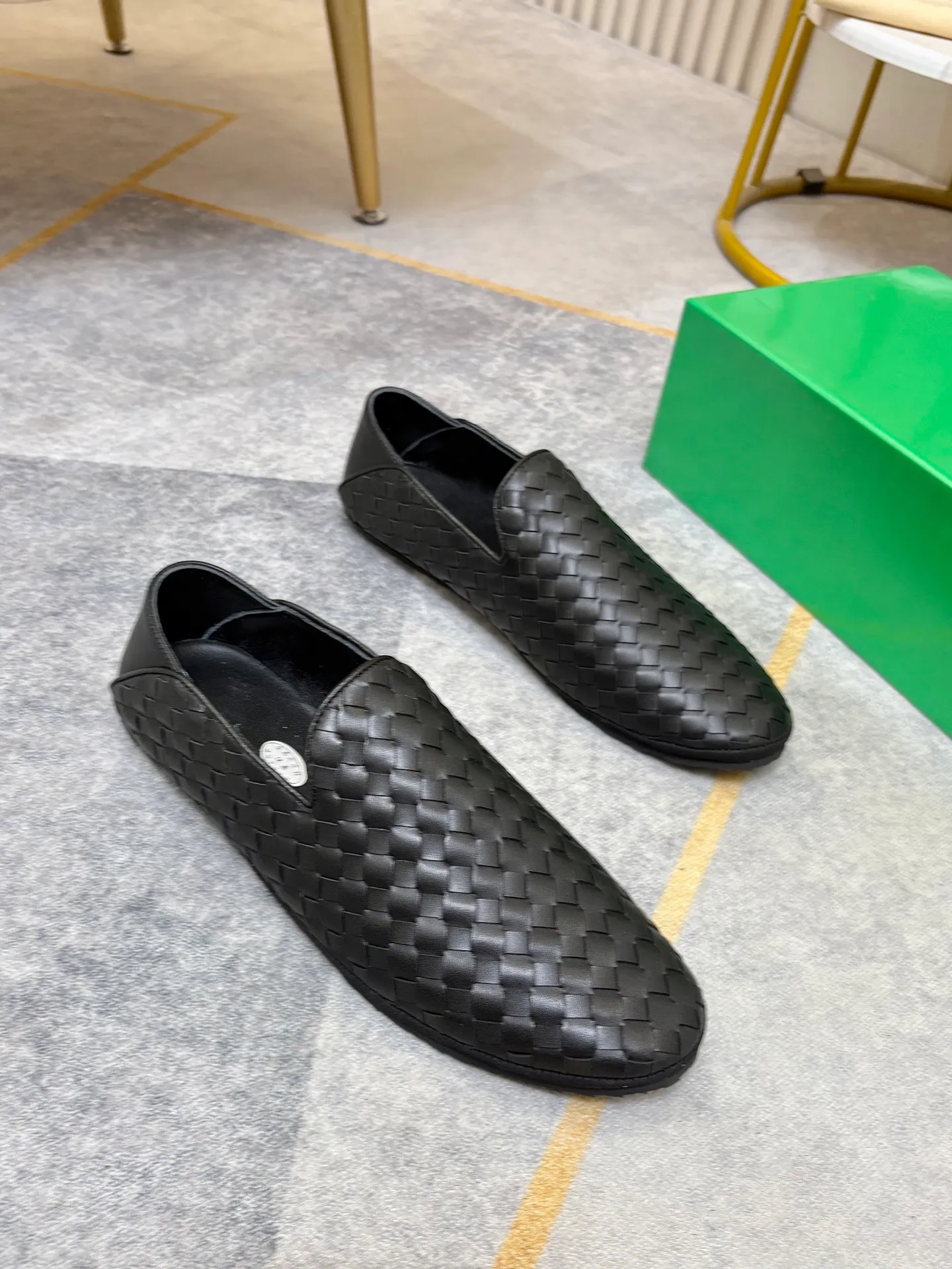 P420. BV men's casual shoes, handsome and versatile low-top shoes, woven cowhide upper, pigskin lining for the feet, 🌺🌺perfect shoe last, 🌲🌲 fashionable and handsome, comfortable on the feet, 🚗🚗wear-resistant and non-slip rubber outsole. Code number: 38-44. 45 is custom-made and cannot be returned or exchanged